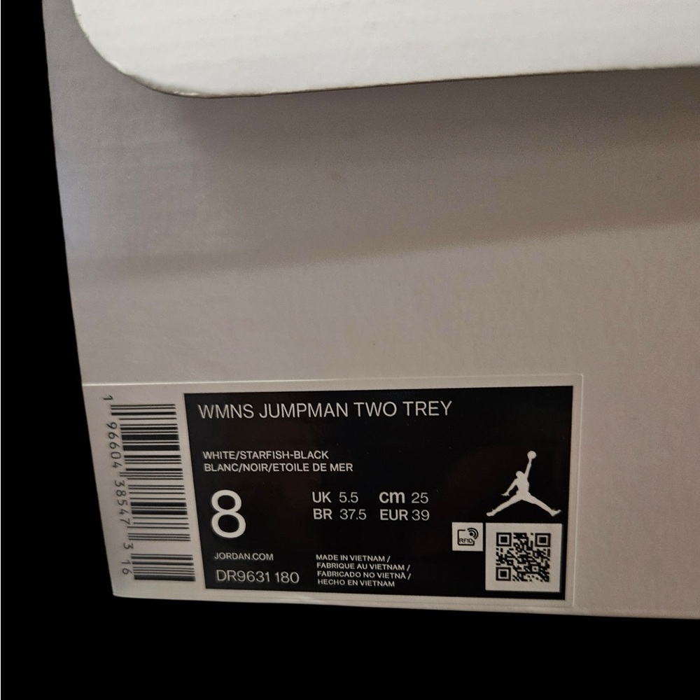 Jordan Women’s Jumpman Two Trey. Size 8 - Picture 7 of 7